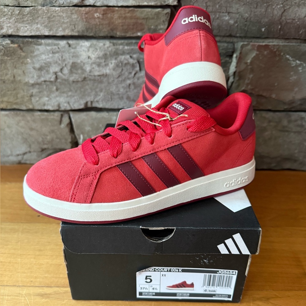 NIB/New Big Kid’s Adidas Grand Court 5